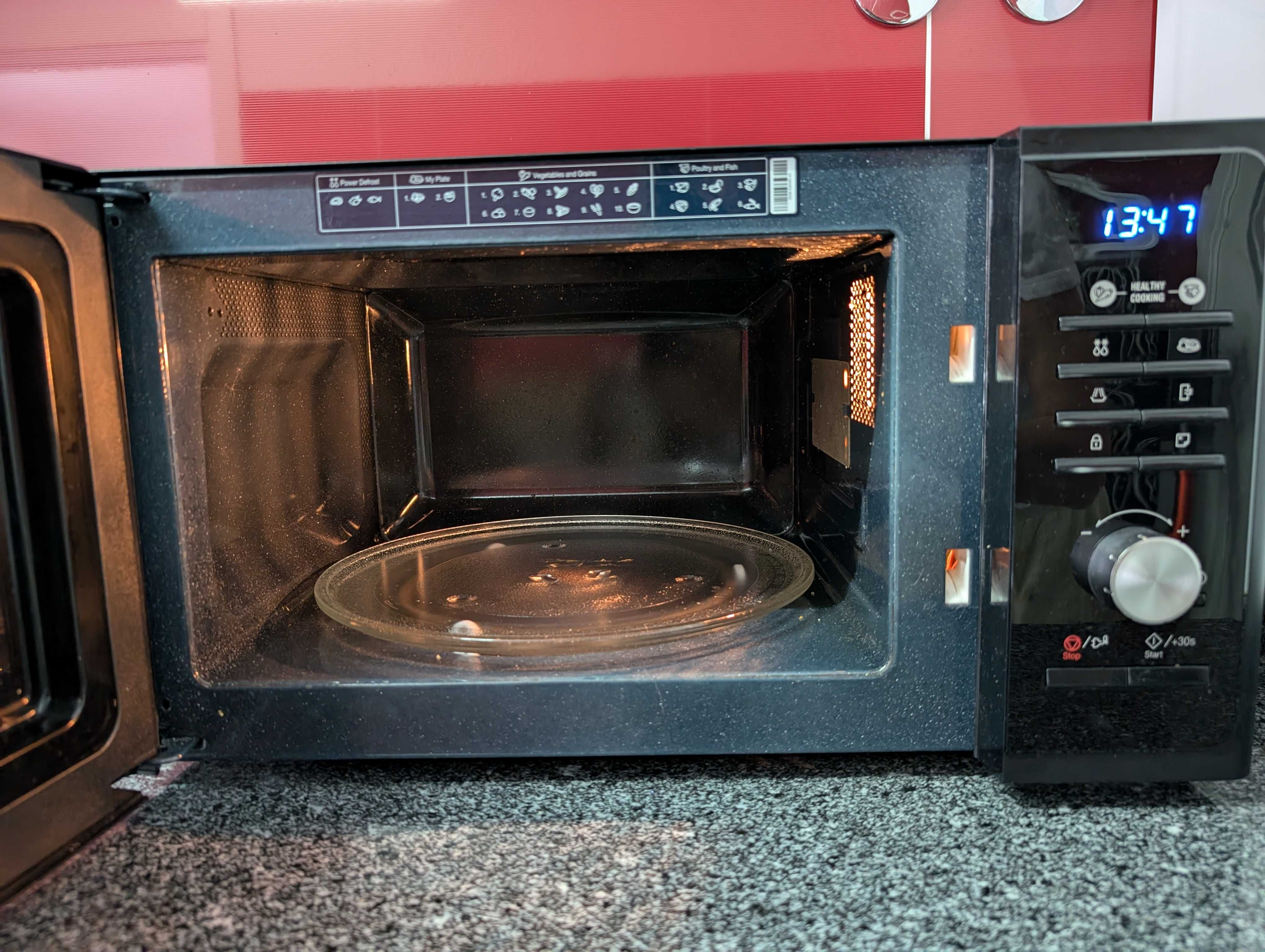 Microondas Samsung com grill preto 23L