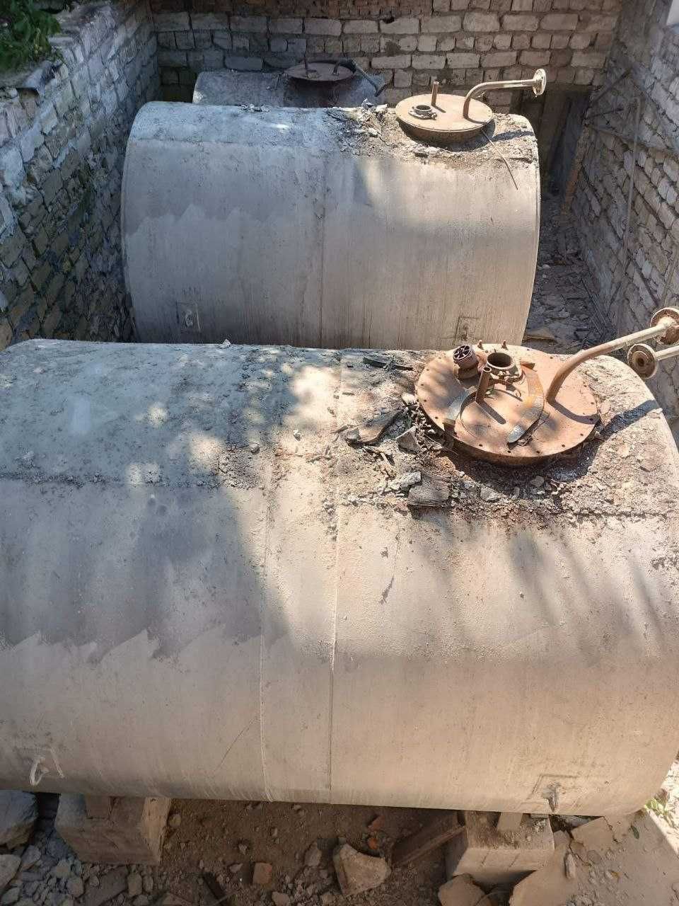 Продам металеву ємність, резервуар. 8куб