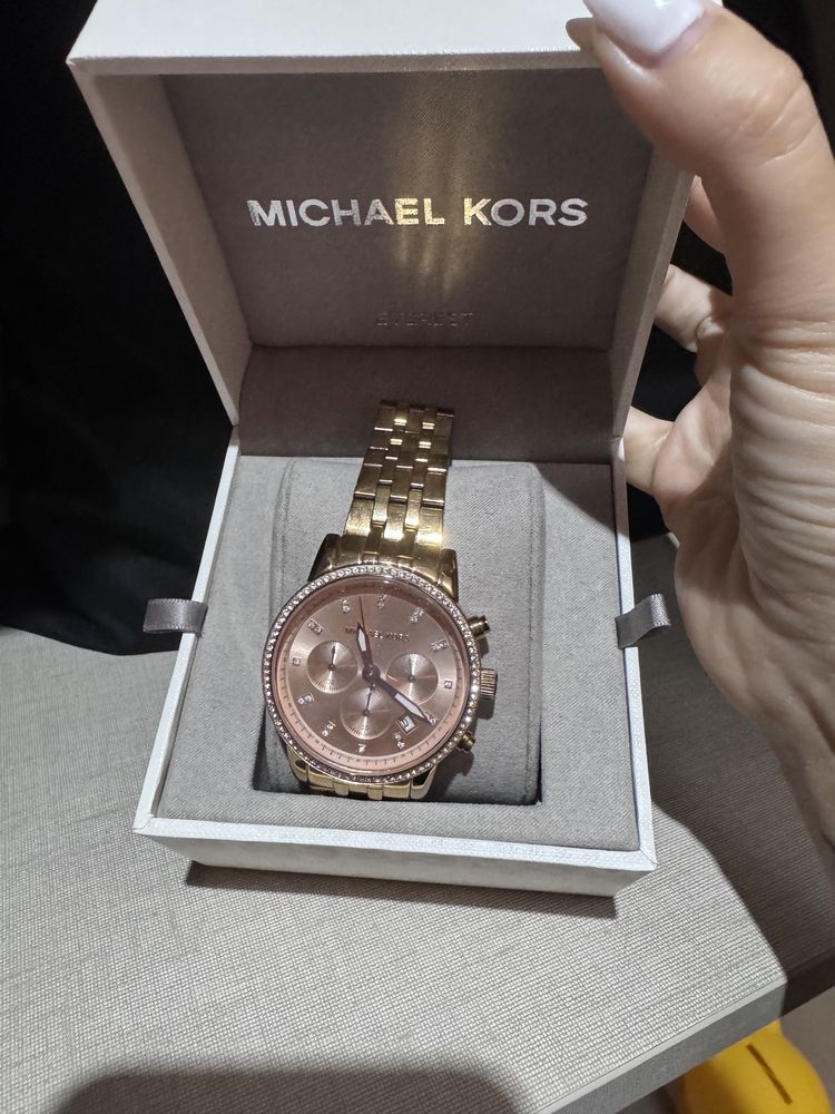 Michael kors novo dourado em caixa