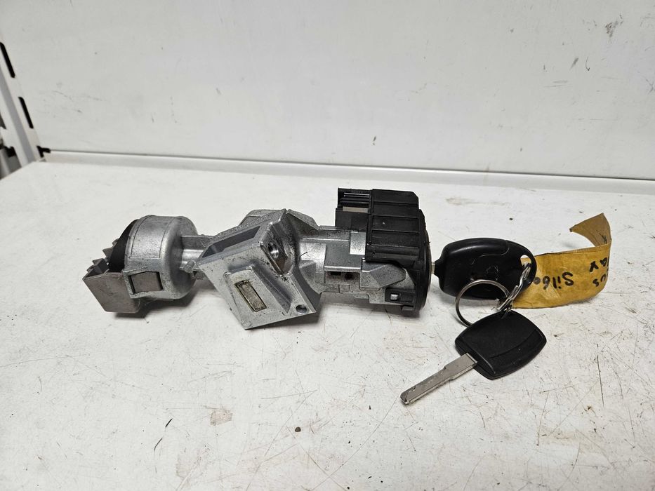 Ford Focus MK2 Stacyjka z dwoma kluczykami 3m513f880ac