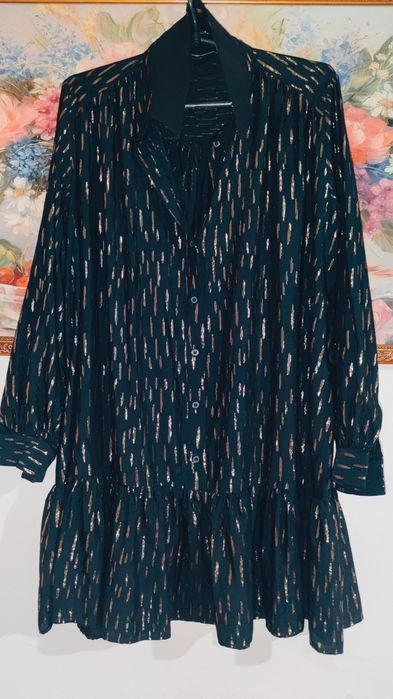 Платье Zara. Очень красивое.