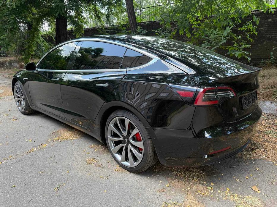 продам Tesla 3 Performance
