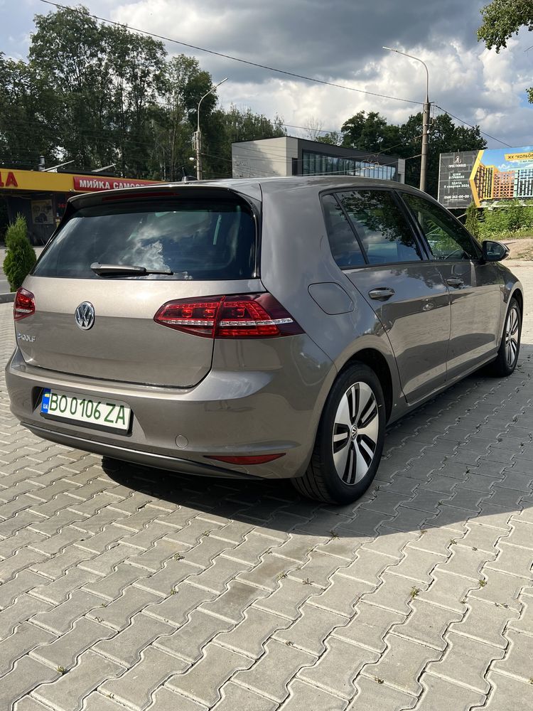 Продам  Volkswagen e-Golf 2015