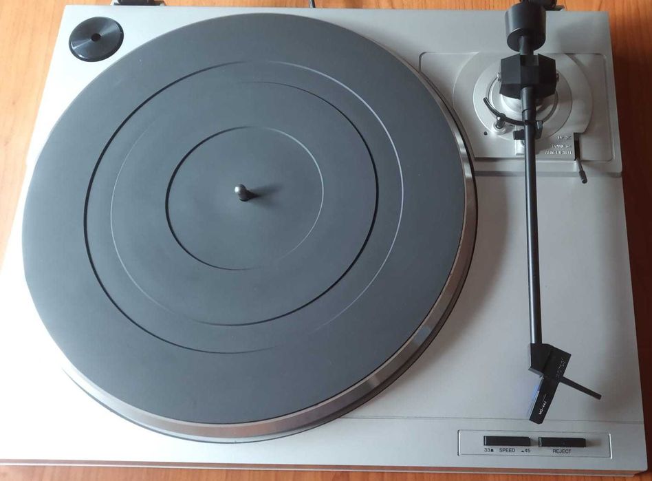 Gira-Discos Sanyo TP240