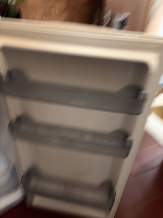 Refeigerador Select com algumas marcas deu so mas totalmente fincional