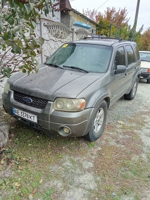 Продам форд эскейп  гибрид.