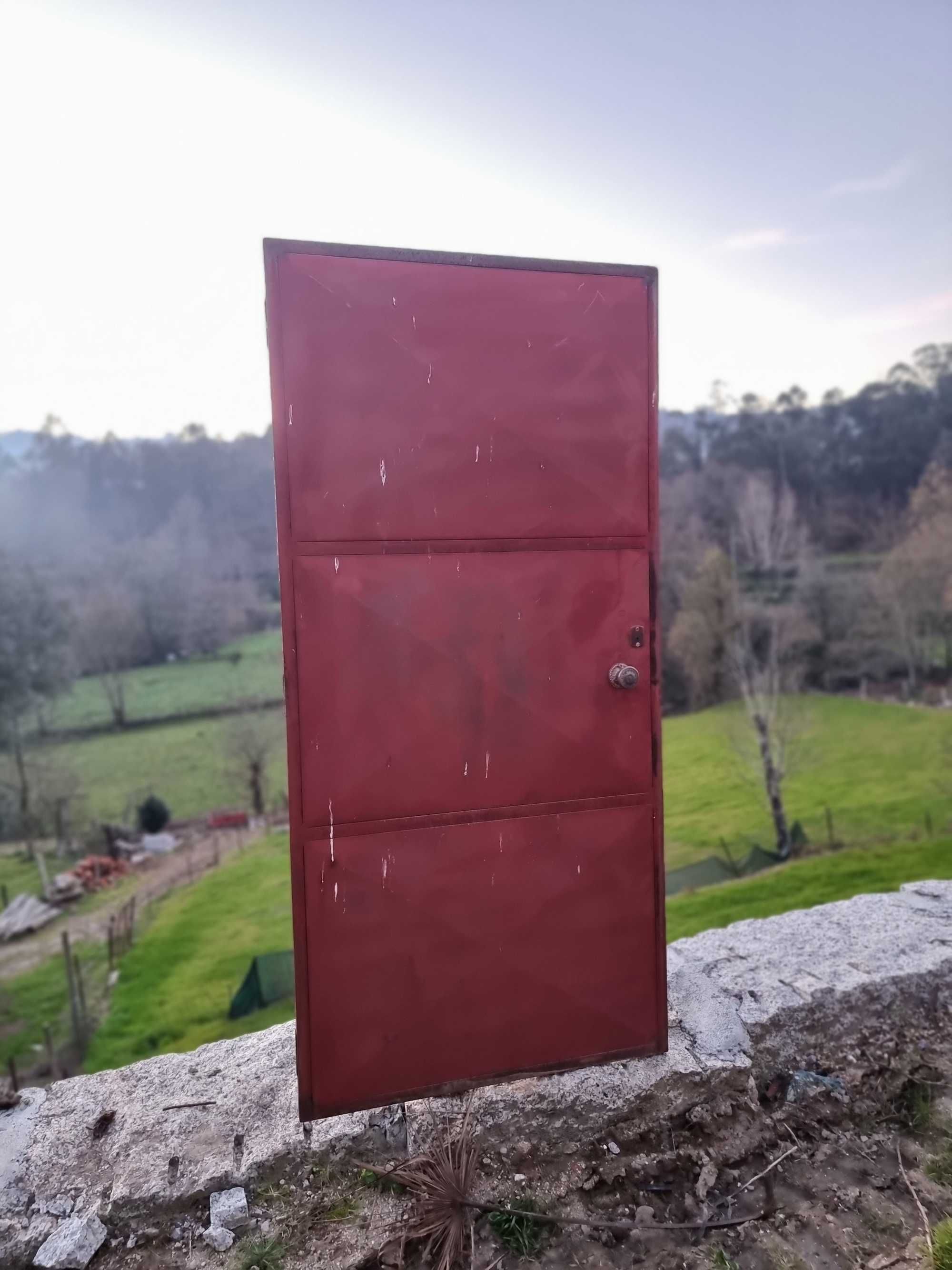 Porta de Ferro (200cm x 100cm)