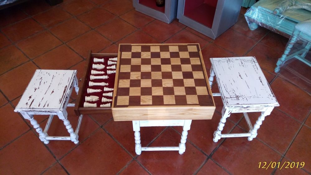 Mesa de xadrez em madeira