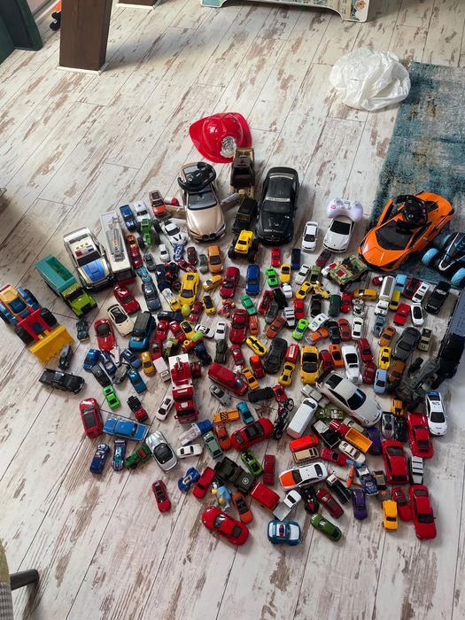 Zabawki samochodziki stan bardzo dobry ponad 200 sztuk