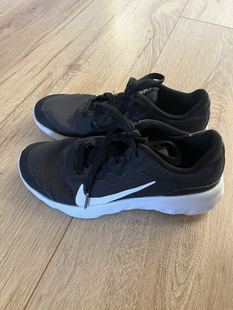 Buty Nike dziecięce lekkie r. 35.5