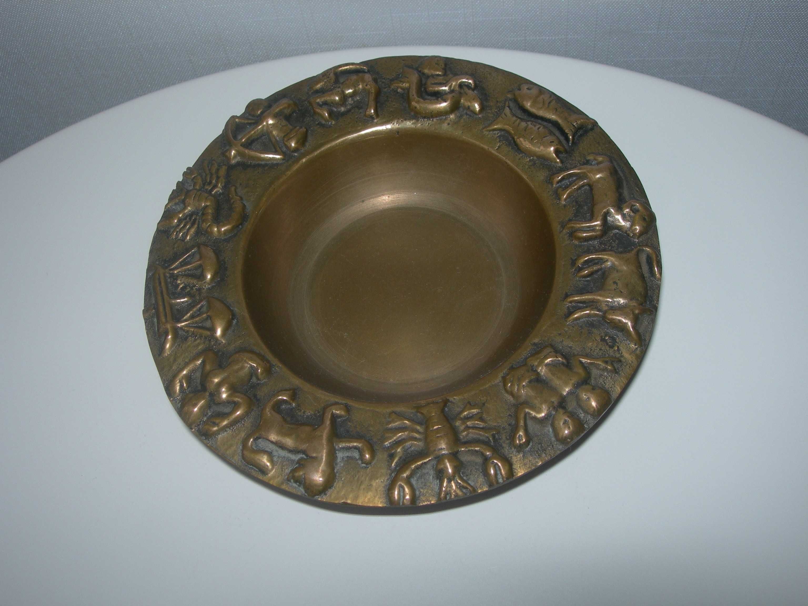 Тарелка c рельефом, знаки зодиака, бронза, Германия