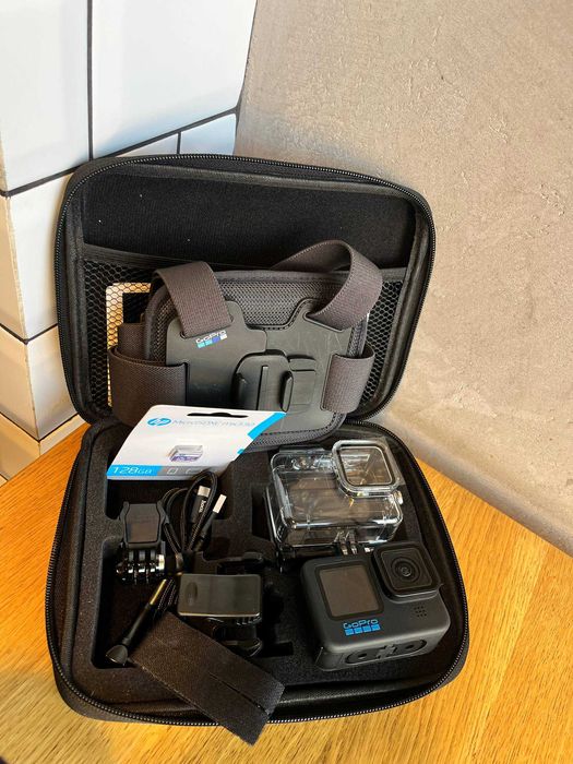 Екшн-камера GoPro Hero 11 з нагрудним кріпленням