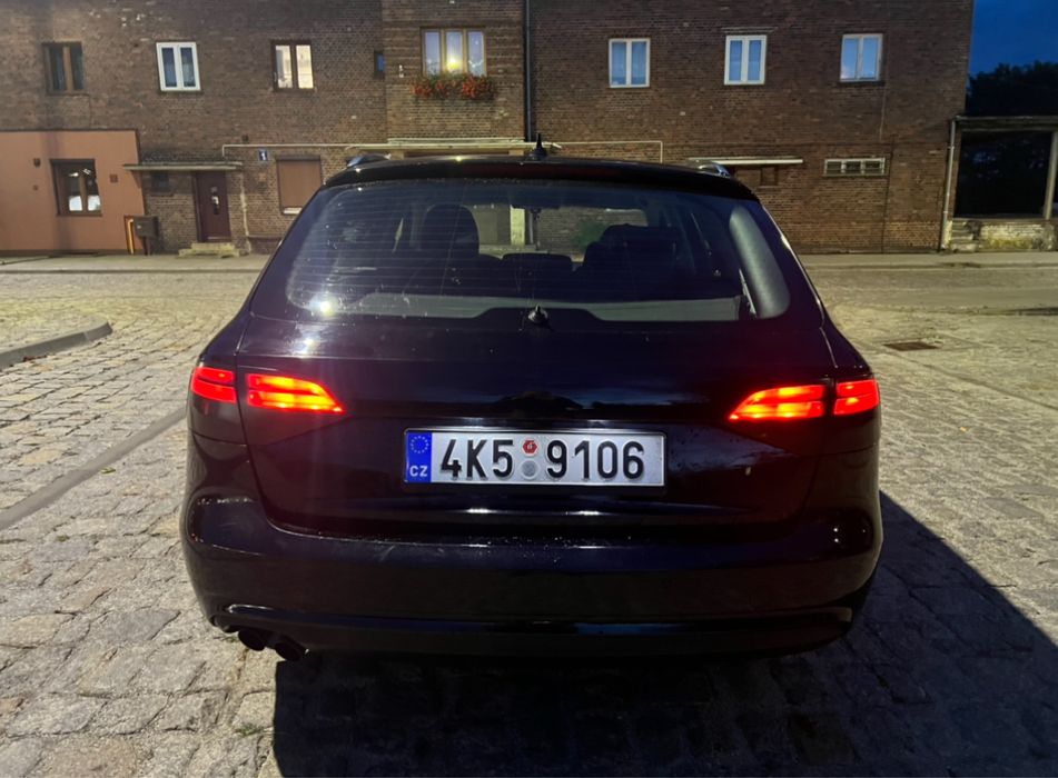 Audi A4B8 Lift 2012 rok 2.0tdi 144Ps