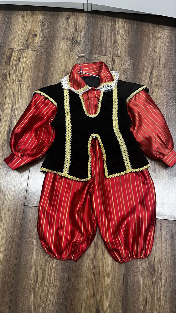 Новооічний , Карнавальний костюм мушкетера, кардинала