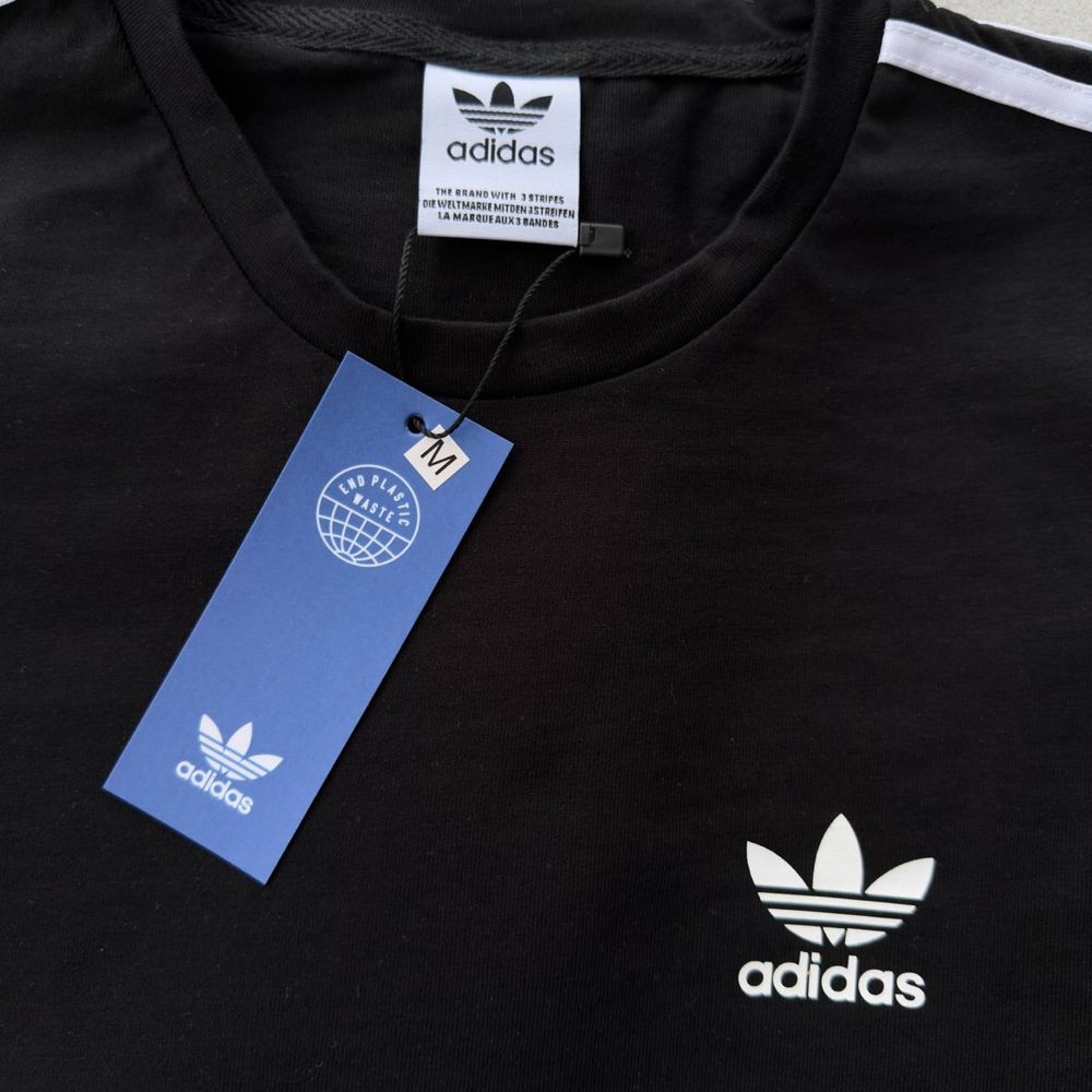 Adidas набір — футболка + шорти + 2 пари шкарпеток в подарунок