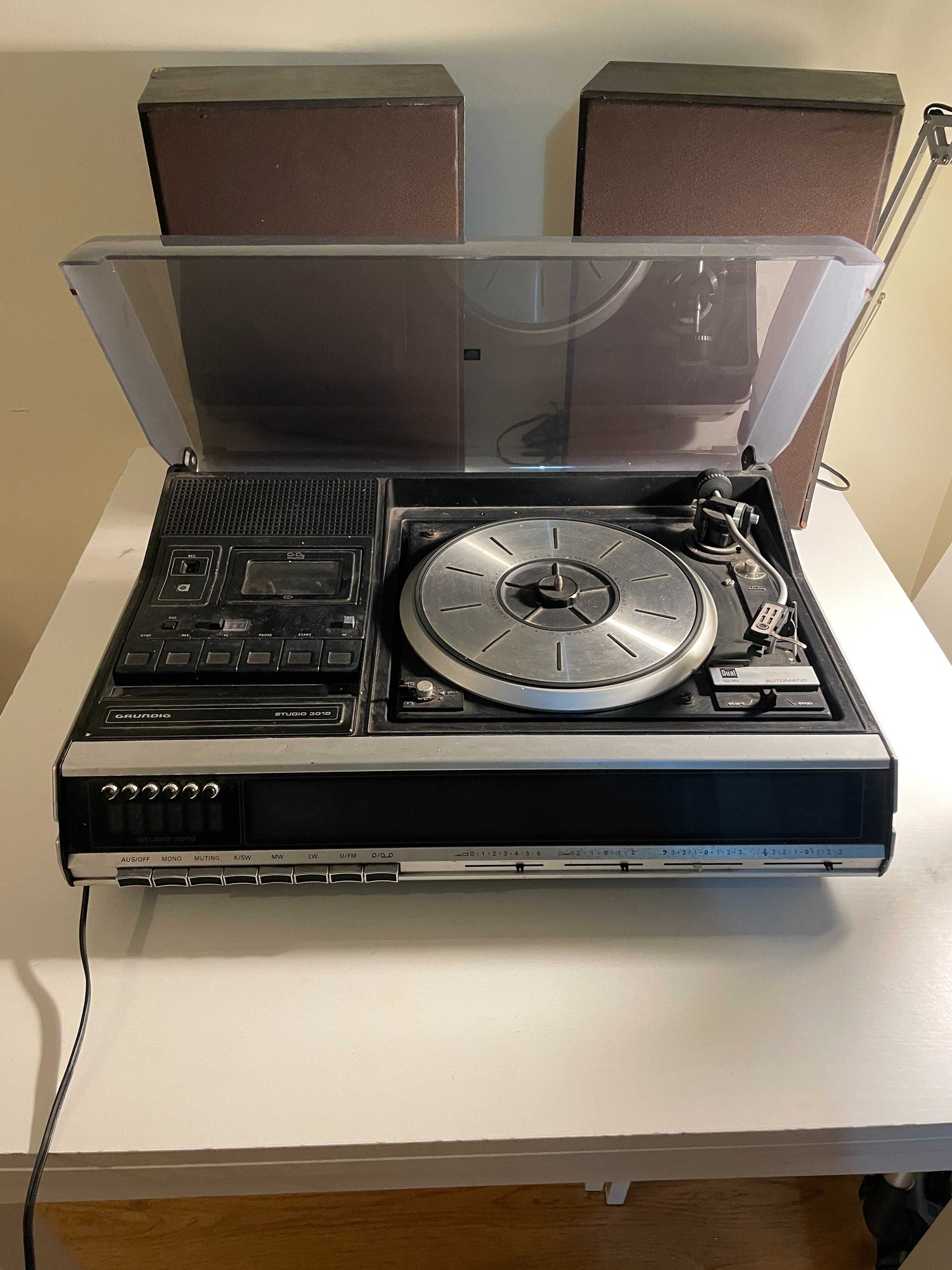 Gira discos Grunding Studio 3010