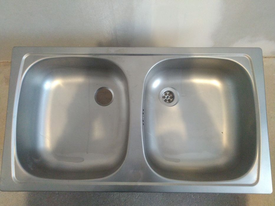 Zlew dwukomorowy nierdzewny