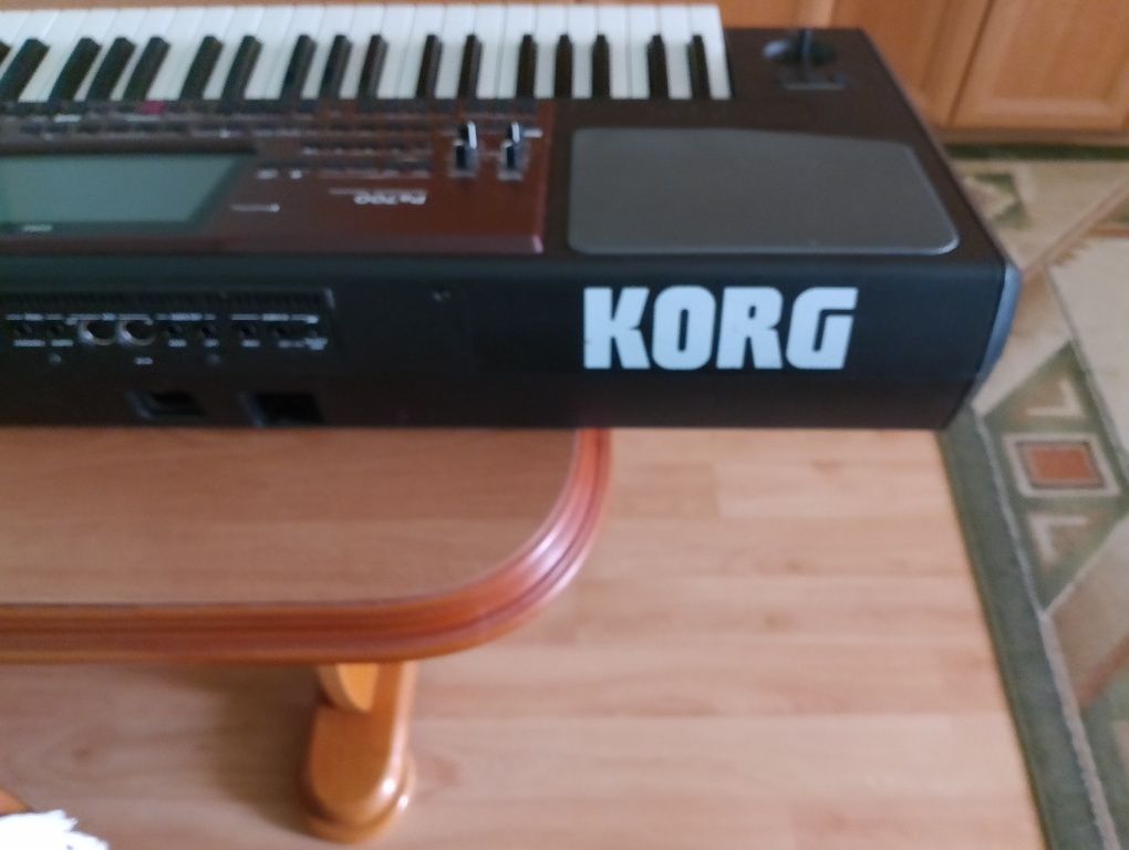 Syntezator Korg Pa 700