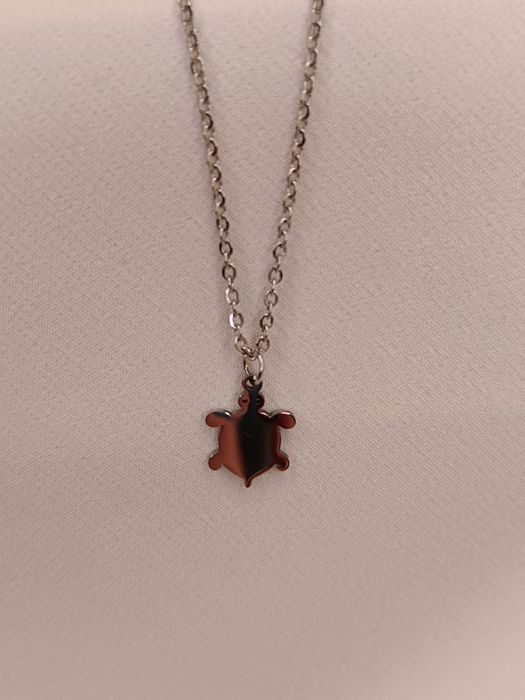 Turtle Necklace / Yarn