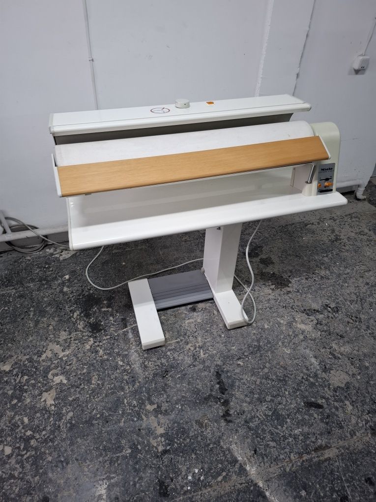 Гладильний каток Miele B 866 D