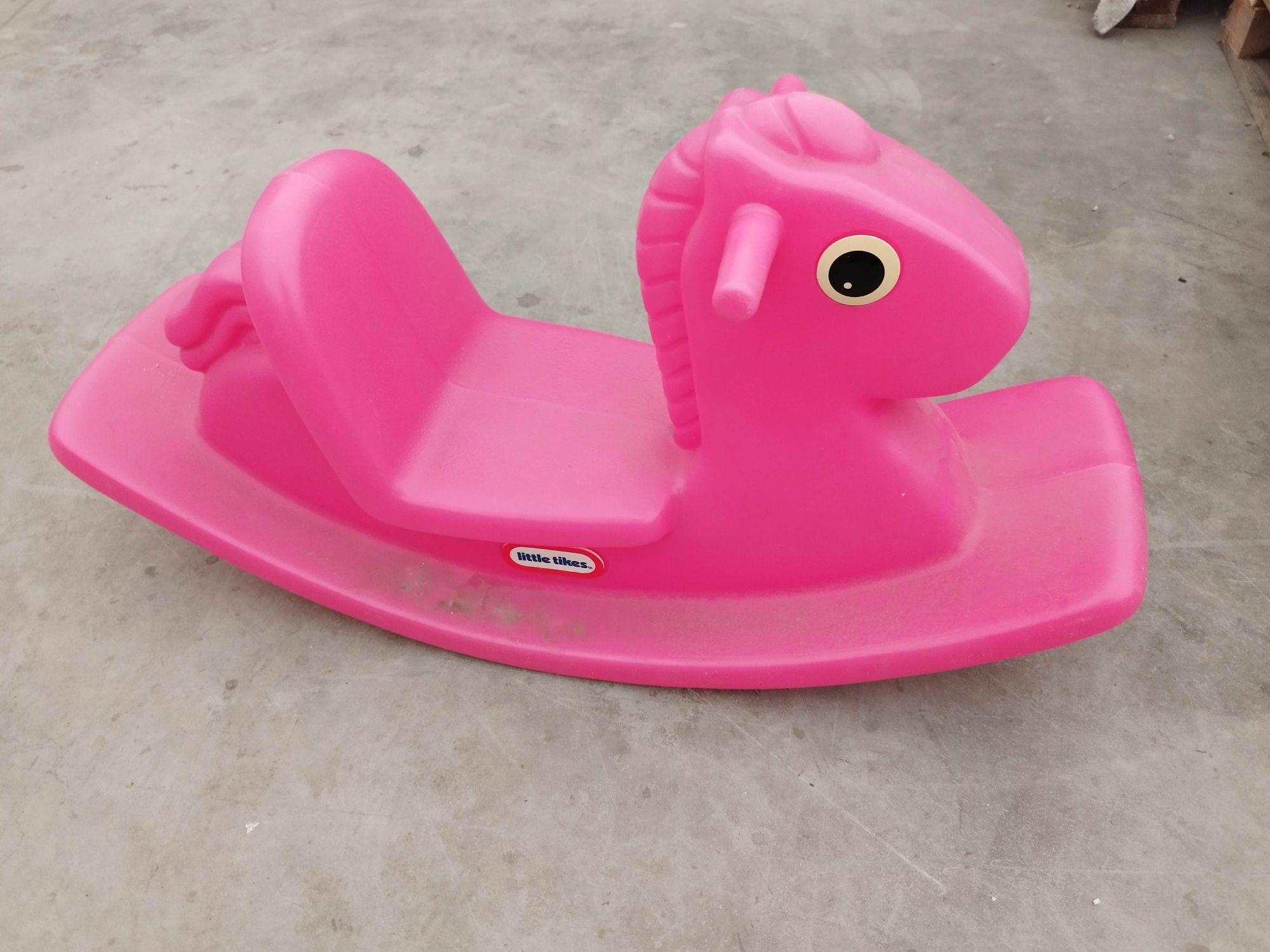 Little Tikes Bujany konik na biegunach różowy plastikowy