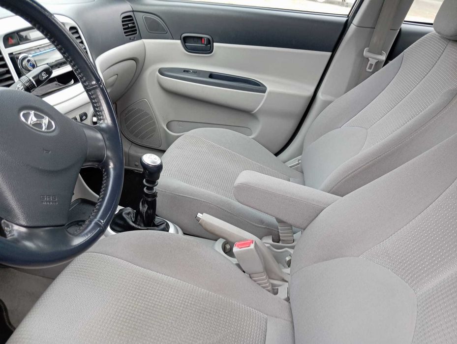 Hyundai Accent gasolina ano 2008 baixa kms