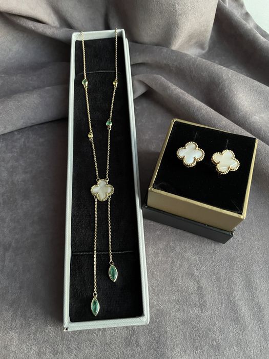 Набор золотые четырехлистники изумруды сапфиры