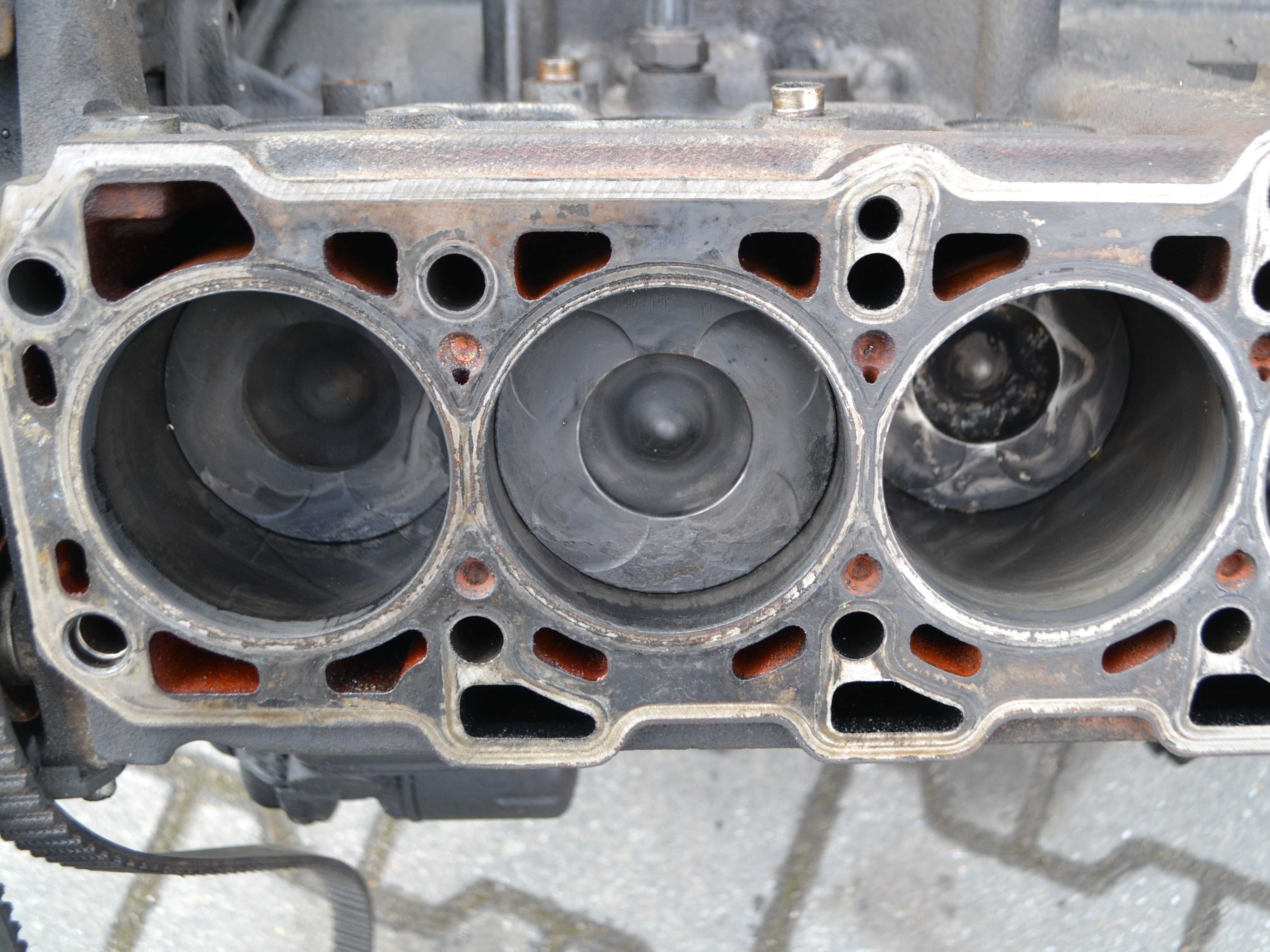 Silnik Bez Głowicy ALFA ROMEO 166 2.4JTD