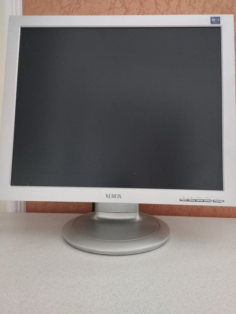 Монитор 19 XEROX цветной упаковка