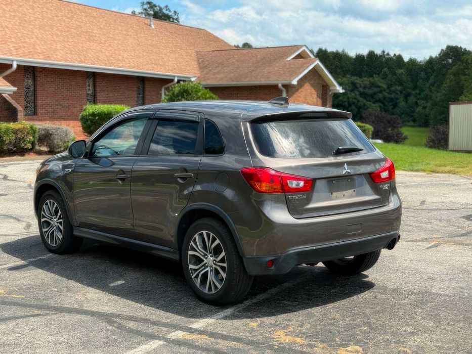 Mitsubishi Outlander Sport LE      2017