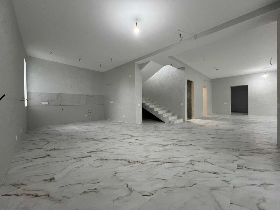 Продам новый 2-этажный дом с ремонтом в Подгородное, Ермолаевка