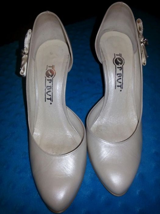 Ecru szpilki,skórzane,ślubne,38 stan b.dobry skóra