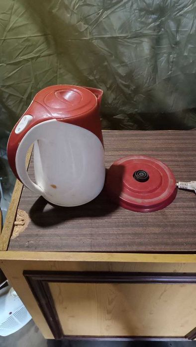 електрочайник на запчастини або під ремонт, чайник нагріваючий.