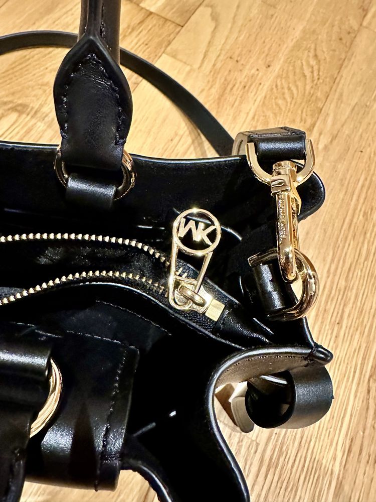 Mala Michael Kors