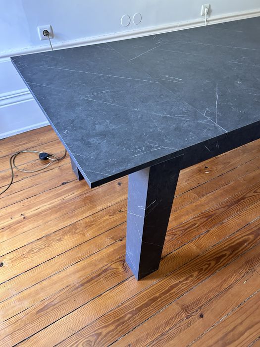 Mesa de jantar em madeira