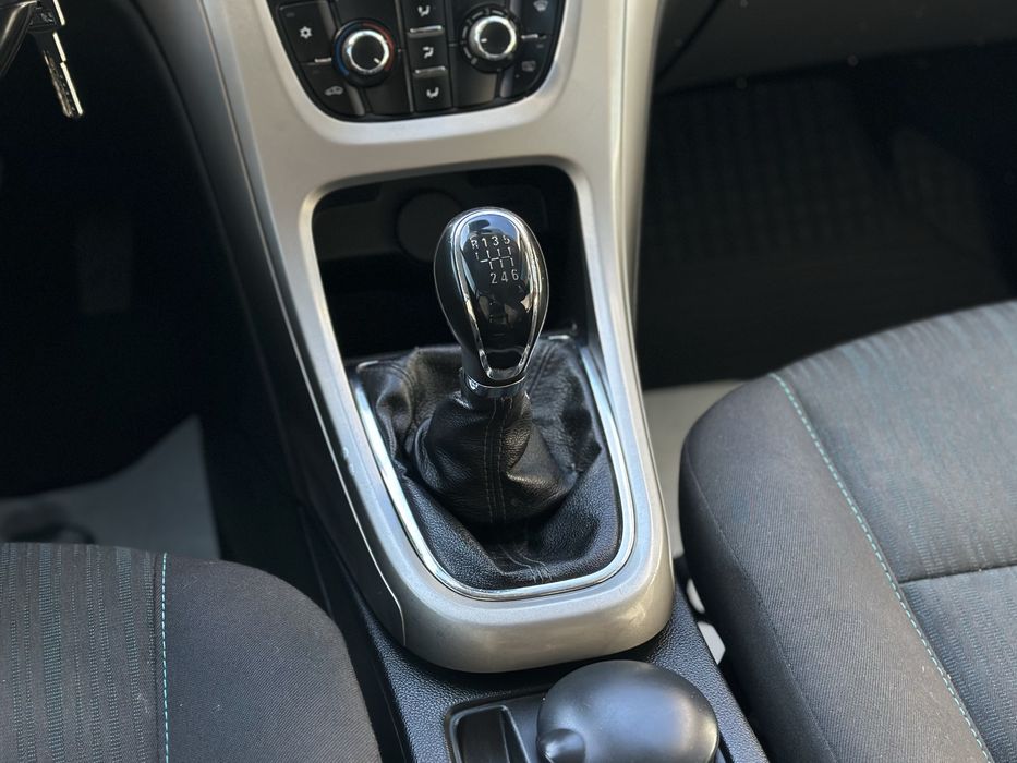 OPEL ASTRA 2010 року, 1.4 газ/бензин, механіка, передній привід