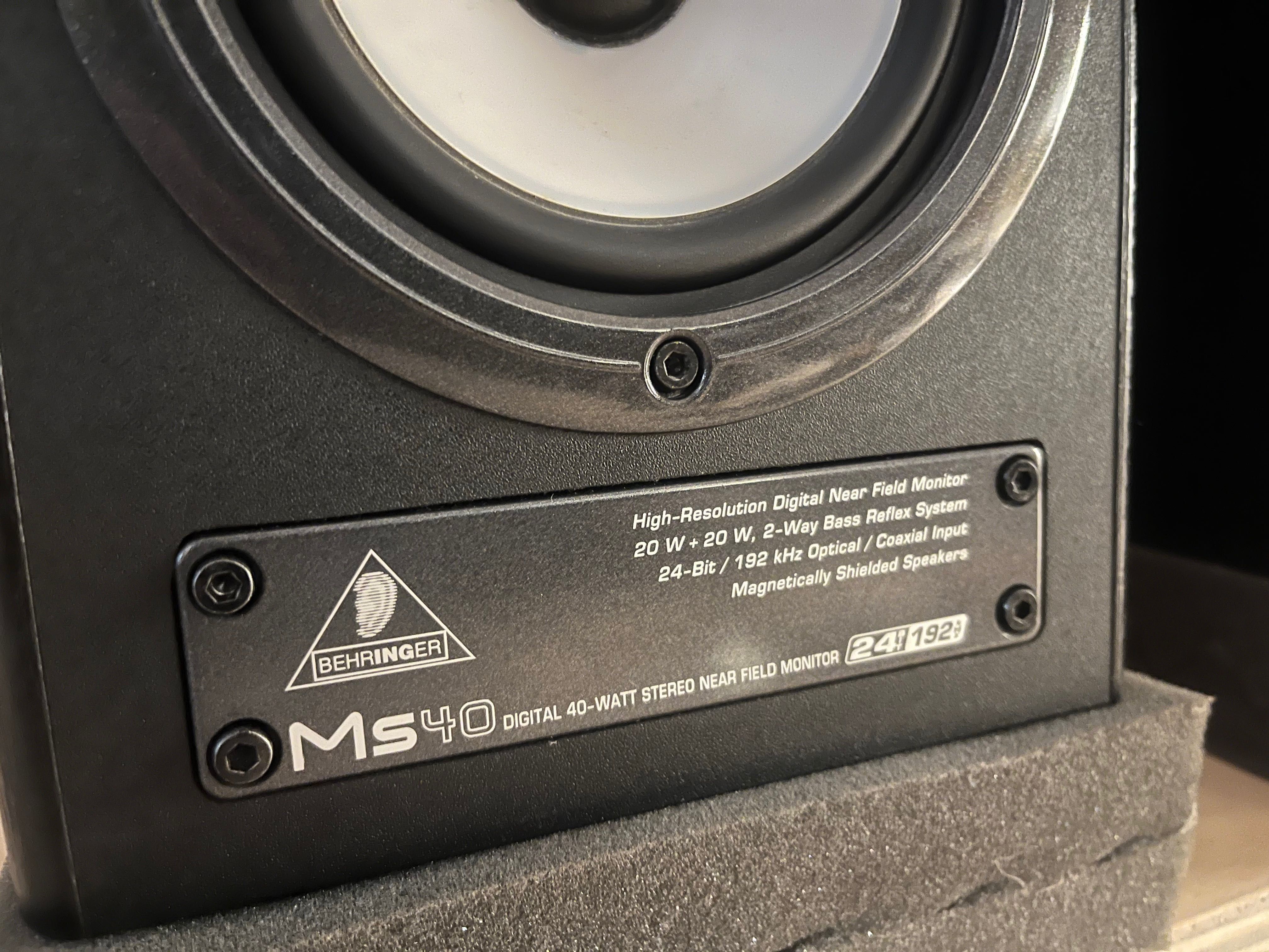 Monitores de Estúdio Behringer MS40