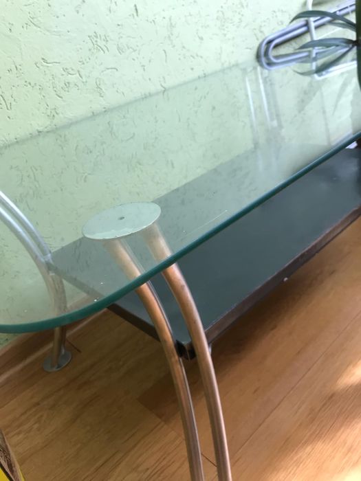 Журнальний скляний стіл