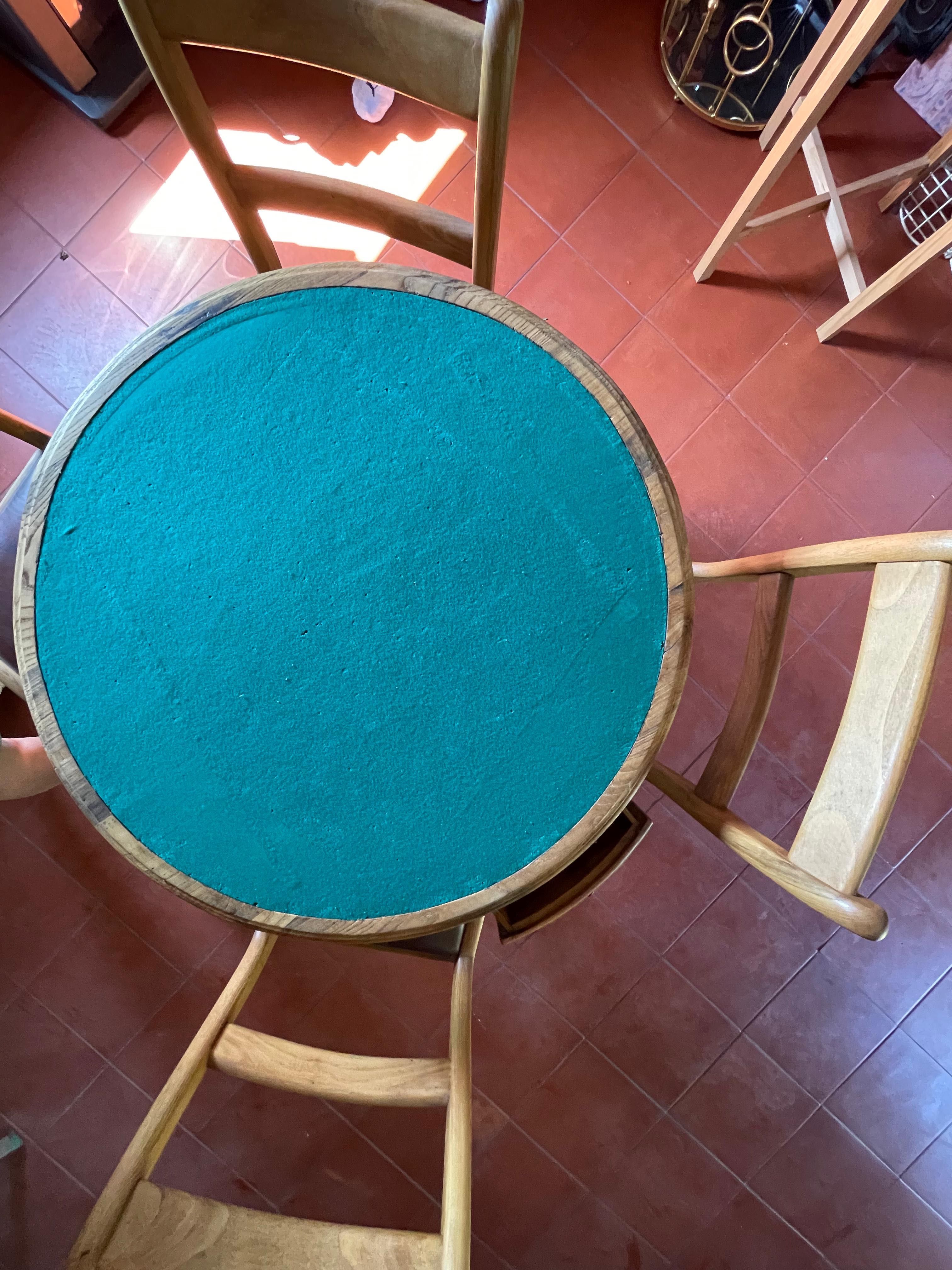 Mesa de jogos em Castanho