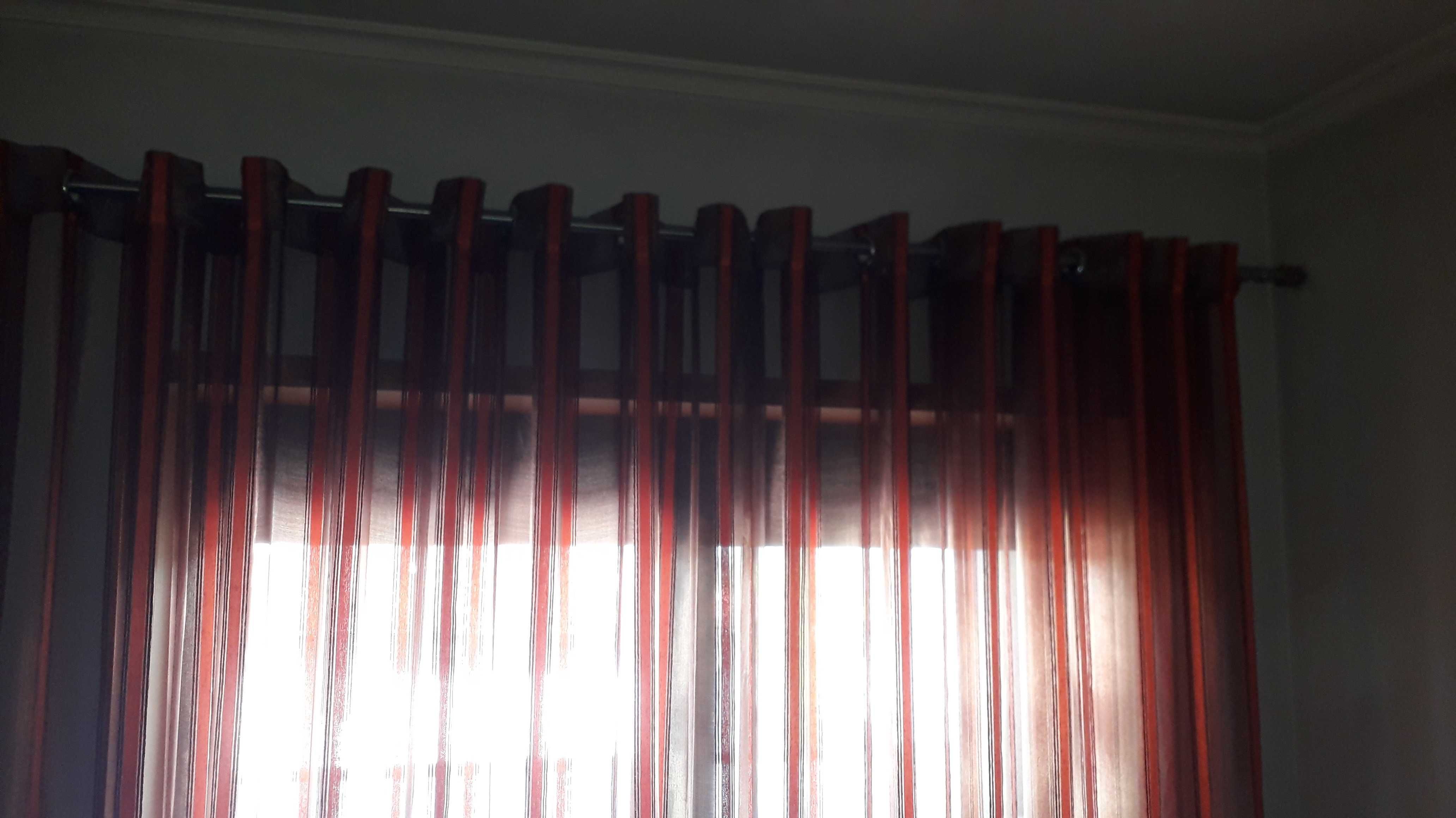 Cortinados em organza com varoes inox