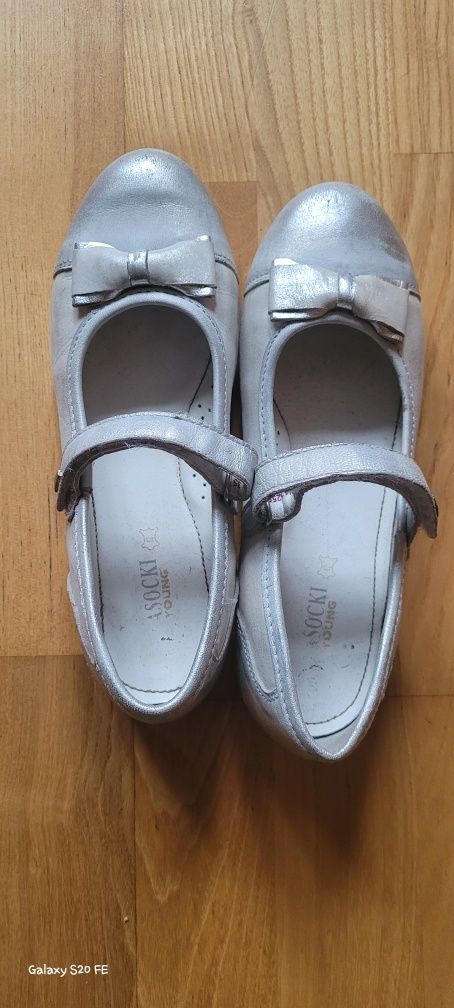 Śliczne bialo-srebrne trzewiczki buty Lasocki