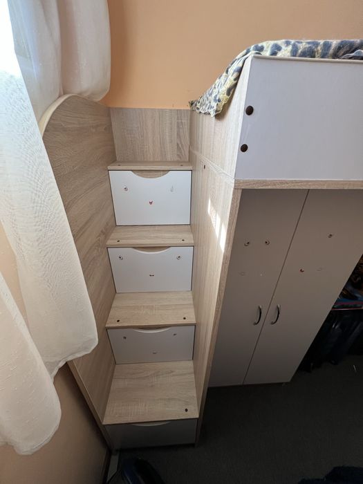 Дитяче ліжко горище з шафою, письмовим столом