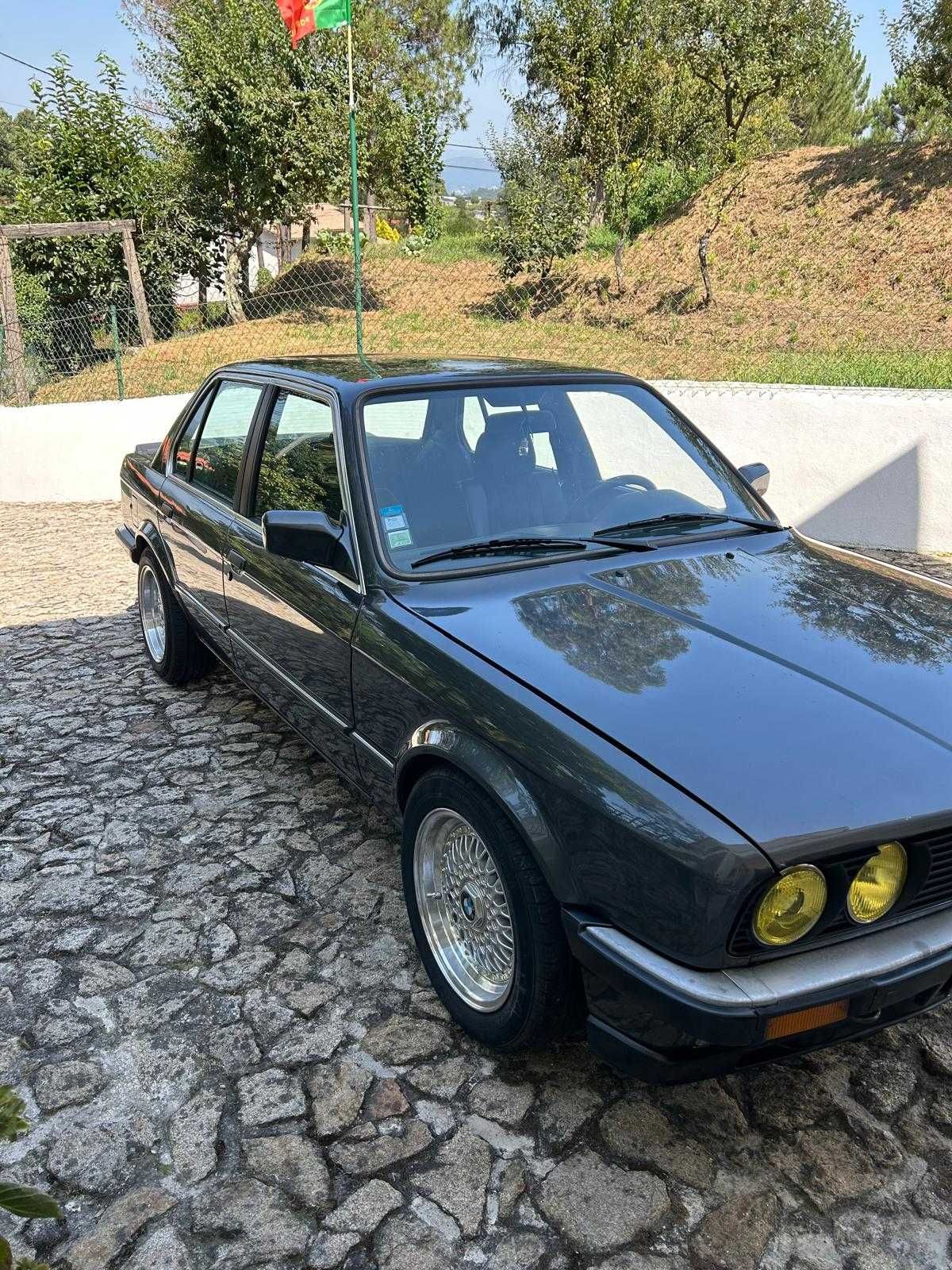 BMW 320i e30 - 1984