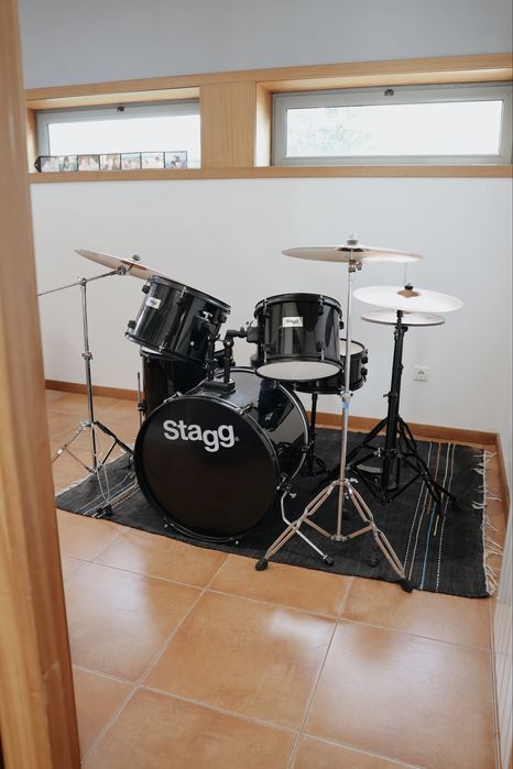 Bateria Stagg usada mas em ótimo estado