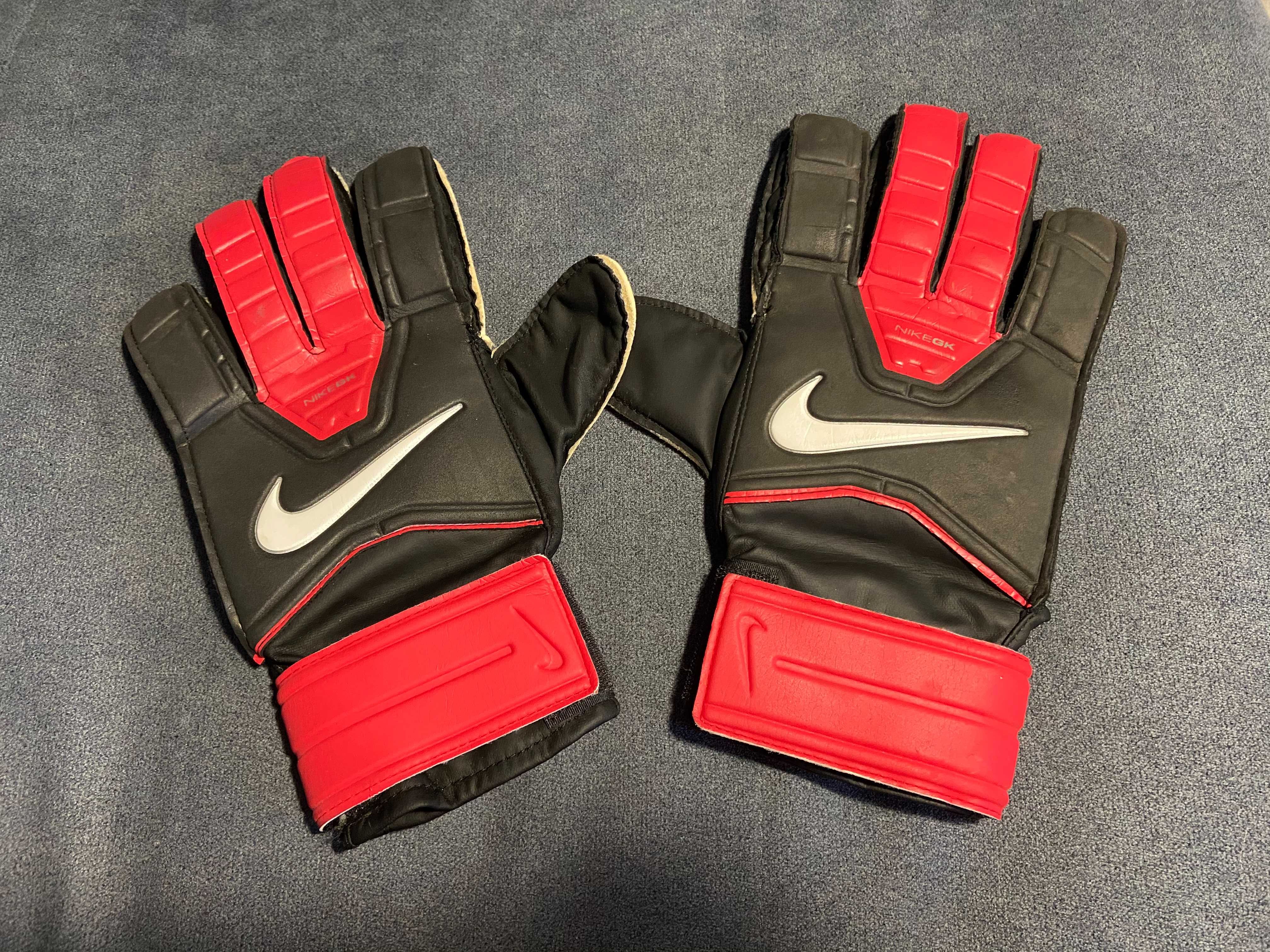 Вратарские перчатки Nike GK