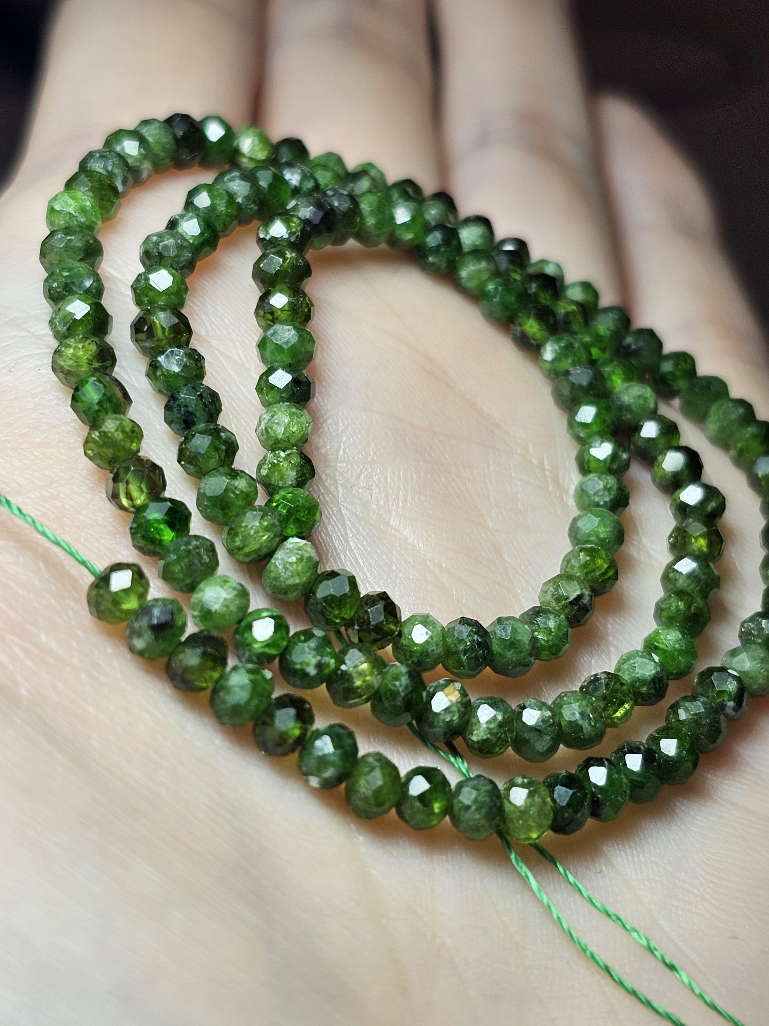 Diopside naturalny 3×4mm nitka