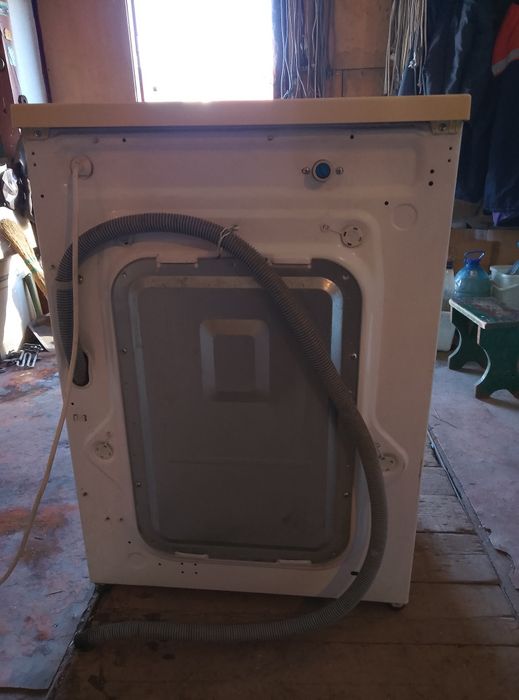 Рабочая стиральная машина