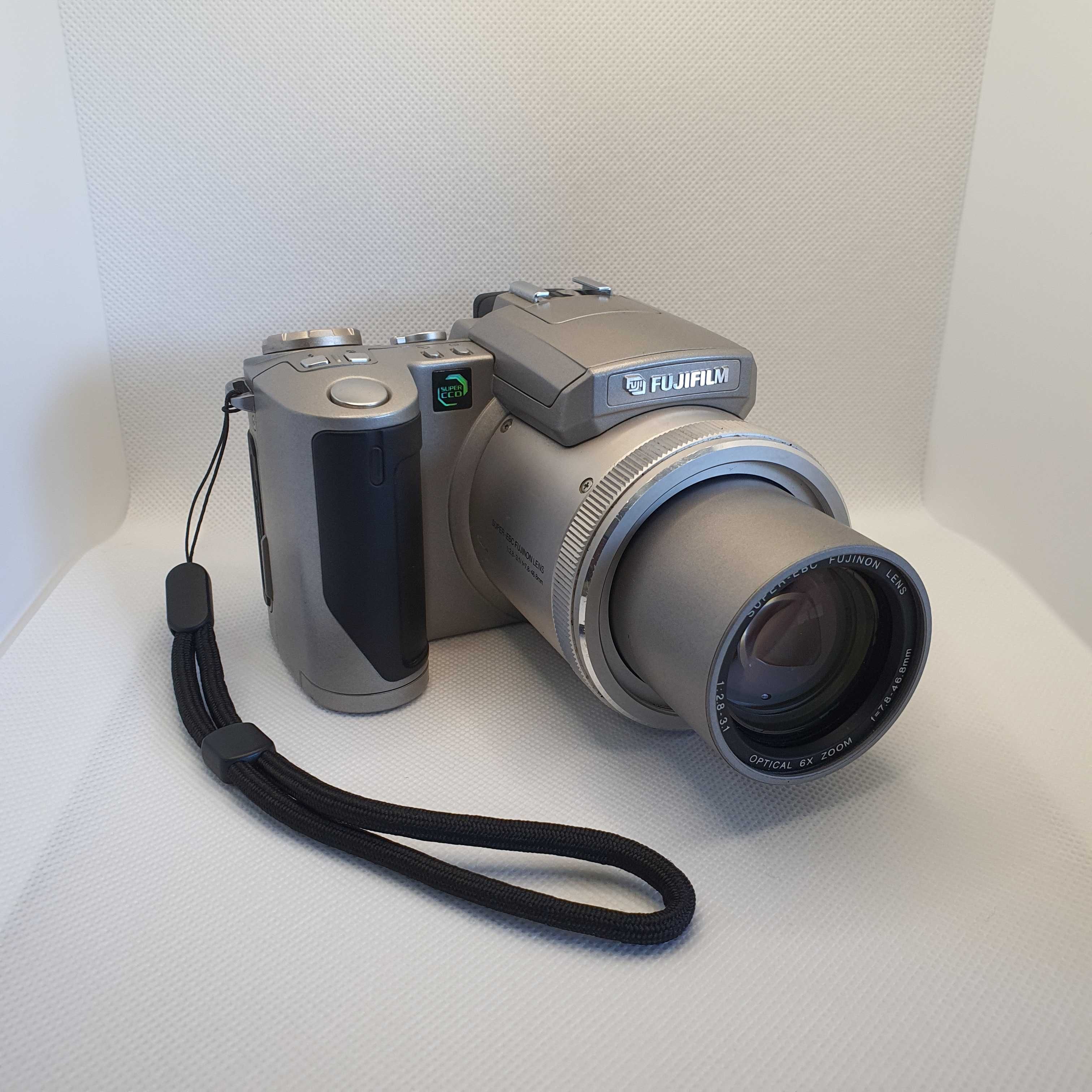 Máquina Fotográfica Fujifilm FinePix 4900Z 2.4mpx SuperCCD