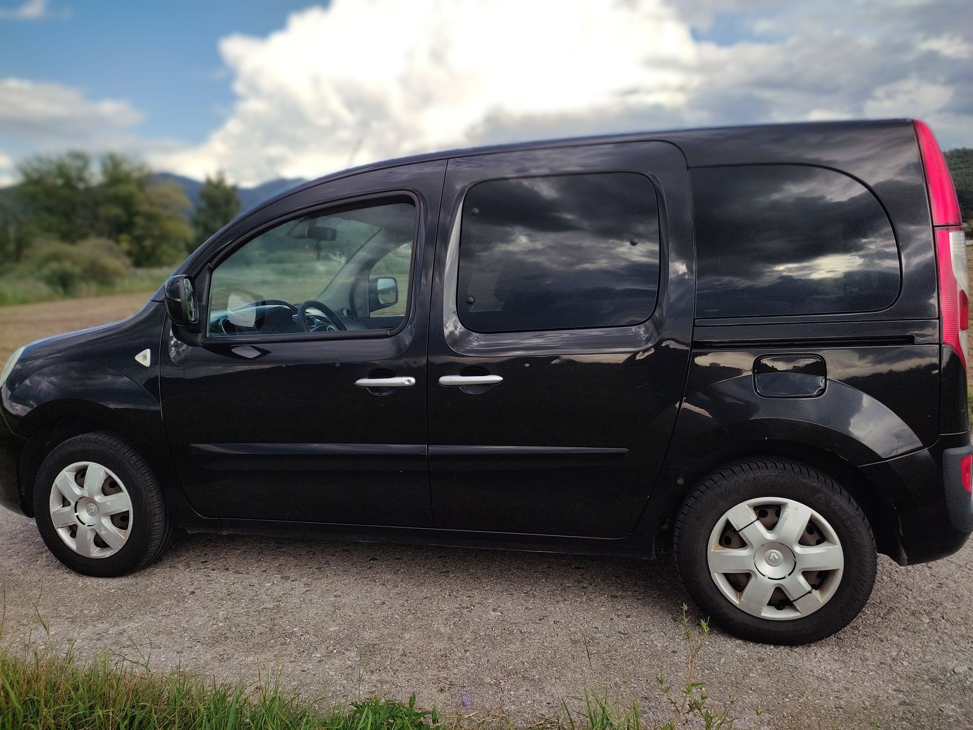 Renault Kangoo 2.   2011год универсал.
