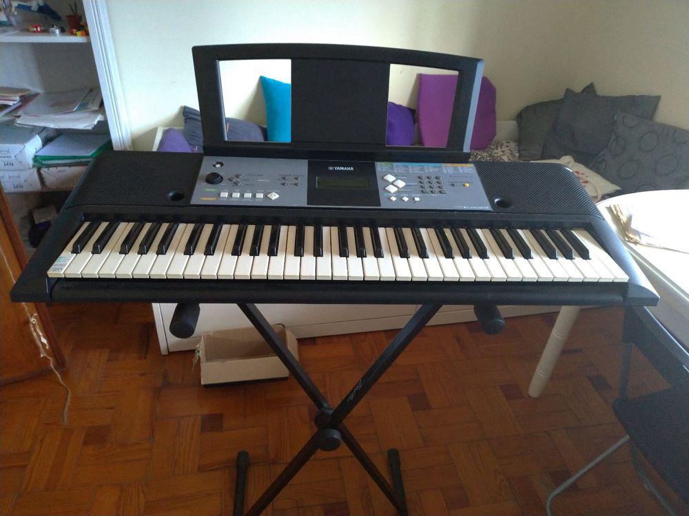 Teclado Yamaha PSR-E233